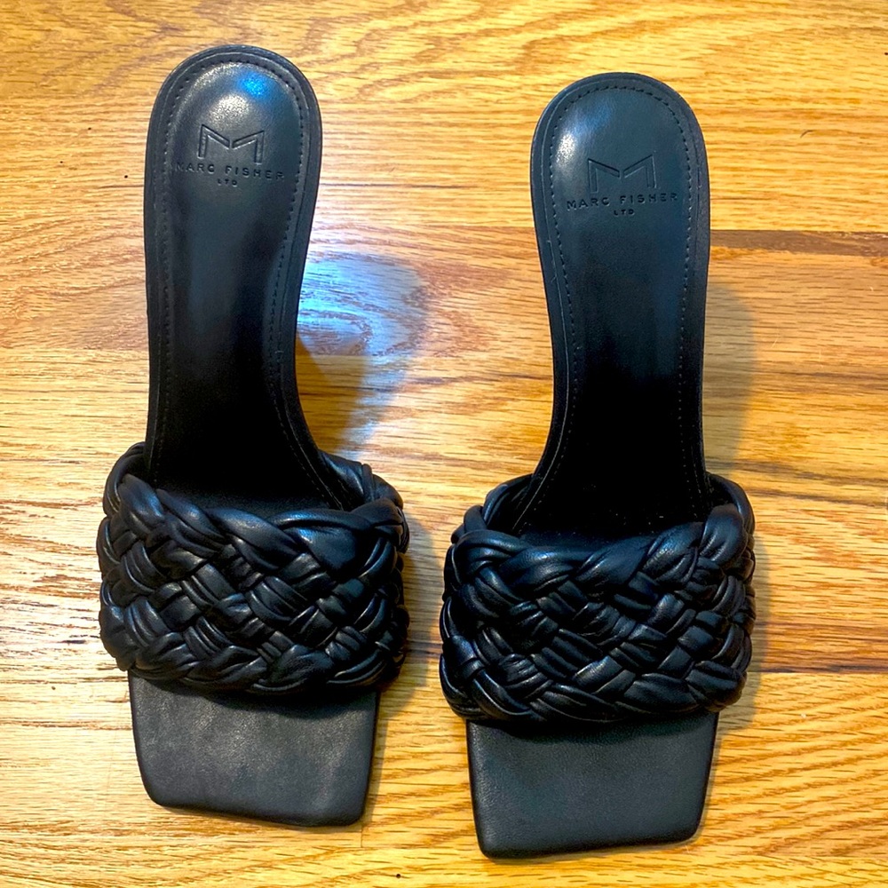 Marc Fisher woven sandal, size 8